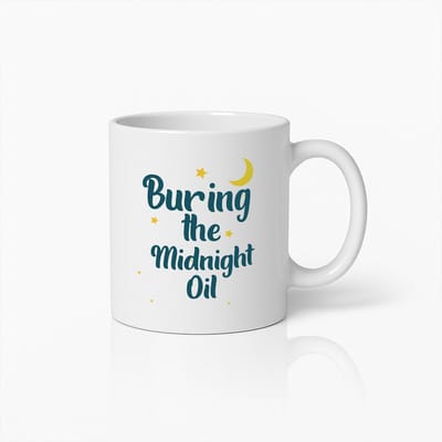 330ml "Burning the Midnight Oil" Mok – Motiverende Koffiebeker voor Nachtbrakers – Perfect Cadeau voor Late Werkers