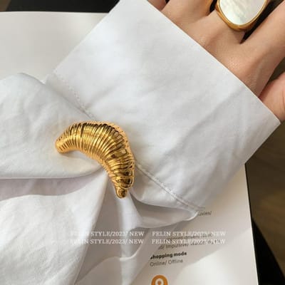 Croissant broche high-end vrouwelijk designgevoel niche zilveren croissant Internetberoemdheid koppel badge gray