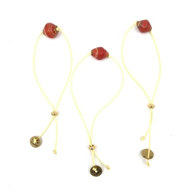Luna-Leena duurzame armband ovaal - rood - L28cm - gerecycled - houten kralen van bestaande armbanden uit Nepal - one size 14+ - handgemaakt in Nepal - bracelet red - trendy - feestje - voor elke dag - vintage look - accessoire - cadeau - sieraad