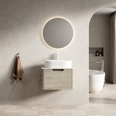 Wishdor - Zwevend Badkamermeubel - Ovale Keramische Wastafel - Gebogen Kast Met Lade - Travertinlook Sintersteen - Beige En Wit