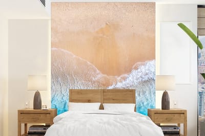 Behang - Fotobehang Strand - Zee - Zand - Zomer - Blauw - Golven - Breedte 165 cm x hoogte 220 cm