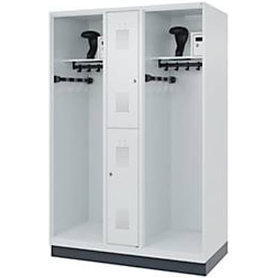 Brandweerkluis C+P Evolo Maxi, 4 vakken voor 2 personen, met helmhouder, met sokkel, B 1300 x D 600 x H 1950 mm, RAL 7035 lichtgrijs/RAL 7016 antracietgrijs