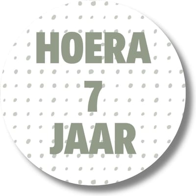 20 x Traktatiestickers Hoera 7 Jaar - Stickervel - Groene Cadeaustickers - Wensetiket - Rond 4 cm - Sluitsticker - 20 stuks - Groen Wit - Sticker 7e Verjaardag