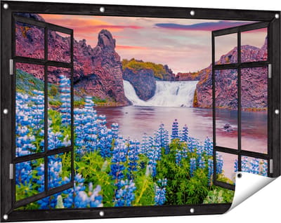 Gards Tuinposter Doorkijk Waterval met Blauwe Lupine Bloemen - 120x80 cm - Tuindoek - Tuindecoratie - Wanddecoratie buiten - Tuinschilderij