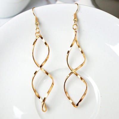 Retro Statement Metalen Lange Hangende Oorbellen voor Vrouwen Europese Irreguliere Geometrie Hanger Oorbellen Feest Punk Twist Sieraden Cadeau beige