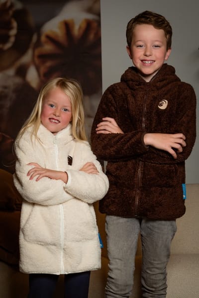 Knuffle Fleece Sweater® - Premium kwaliteit, warm & superzacht - Fleece trui gemaakt van 100% duurzame Knuffle Fleece Fabric® - Uit een review: "Je gaat van deze sweater houden!" - In 3 kleuren, vanaf maat 122 tm XL - Dit is Wit, maat 122/128