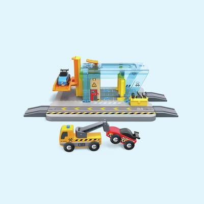 Hape Reparatie- en Wasstraat Speelset - Voertuigen Speelgoed voor Kinderen vanaf 3 Jaar, 11 Onderdelen