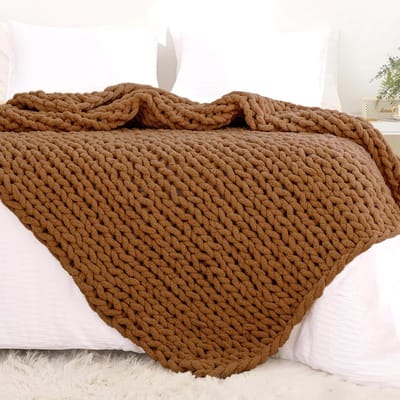 Famanu – Chunky gebreide deken van 129 x 160 cm, zachte en grote plaid voor bank en bed, ideaal voor knuffelen en decoratie