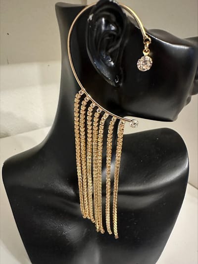 Strass kwastjes oorwrap goudkleurig || Make up | Parfum | Moederdag | Verjaardagscadeau| Cadeautje| Valentijnsdag| Kado | sieraden | vaderdag | oorbellen | oorsieraden