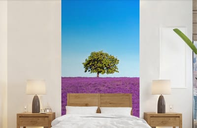 Behang - Fotobehang Boom - Paars - Lucht - Lavendel - Breedte 120 cm x hoogte 240 cm