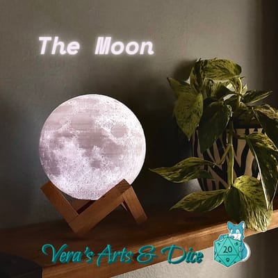 Maan Lamp | Vera's Arts & Dice | 16 Verschillende Kleuren | Planeet Lampen | LED Lamp | Oplaadbaar Dimbaar Stroboscoop Effect Mogelijk Aanraak Gevoelig Afstandsbediening | 3D Print Handmade | Lampen Verlichting Sfeerverlichting | Slaapkamer Woonkamer