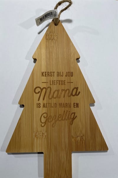Borrelplankje kerst met tekst Kerst bij jou liefste mama is altijd warm en gezellig!