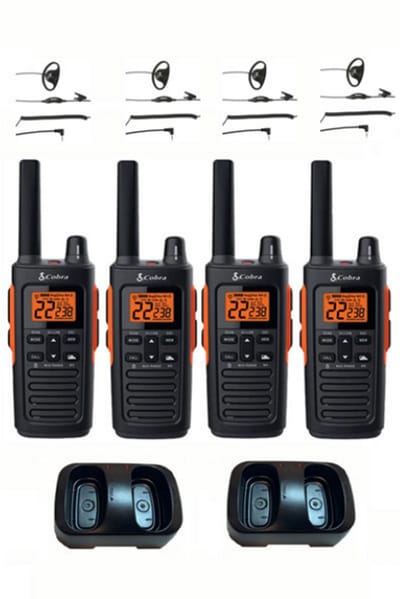 Set van 4 Cobra RX680 PMR446 portofoons IP54 met tafellader en D-shape oortje