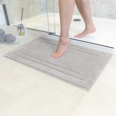 Hoogpolige badkamer mat - Super absorberend met anti-slip onderkant - 50x80 cm - Grijs