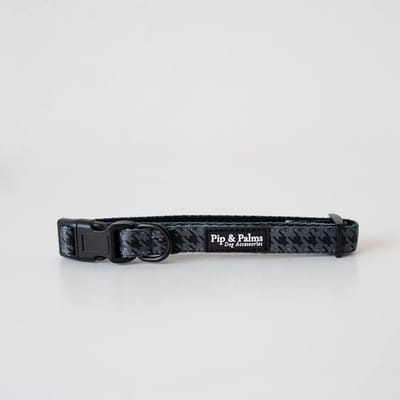 Pip & Palms - Honden Halsband Dark Dogstooth - Zwart - Maat XS (22–30 cm) - 1,5cm breed - Comfortabel & Stijlvol - Hondenhalsband - voor Kleine honden