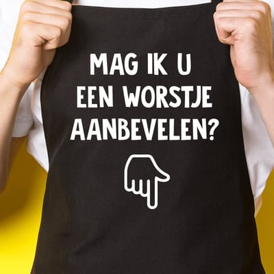 Zwart keukenschort / BBQ-schort met tekst | Mag ik u een worstje aanbevelen? | Katoen - One size - Verstelbaar - Wasbaar - Cadeau voor hem - Vaderdag - Gratis verzending - Cadeau voor Kerst & sinterklaas | Incl. 2 jaar garantie