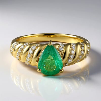 Cavill - Luxe 9K Geelgouden Damesring - 0,99 ct AAA Zambia Smaragd & 0,176 ct Briljant Diamant - Elegante Peervormige Edelstenen - Stijlvol Sieraad