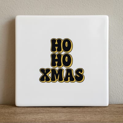 Ho Ho Xmas Keramische Tegel 15x15 cm – Feestelijke Kerst Quote Wanddecoratie & Kerstinterieur Decor