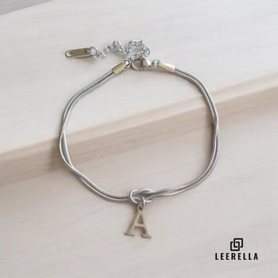 Leerella | A | Stijlvolle Letter Armband van Hoogwaardig RVS in Zilverkleur met Initialen – Perfect voor Dames en Heren | Luxe Accessoire met Persoonlijke Touch Moederdag, Valentijnsdag en Verjaardag Cadeau 16+5cm