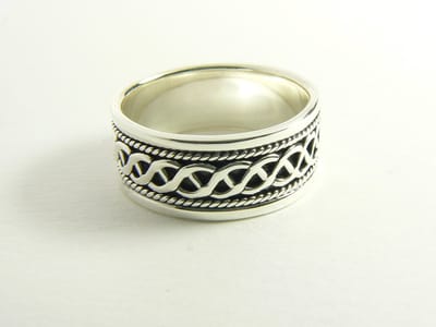 Zilveren ring met kruiskabelpatroon - maat 20.5