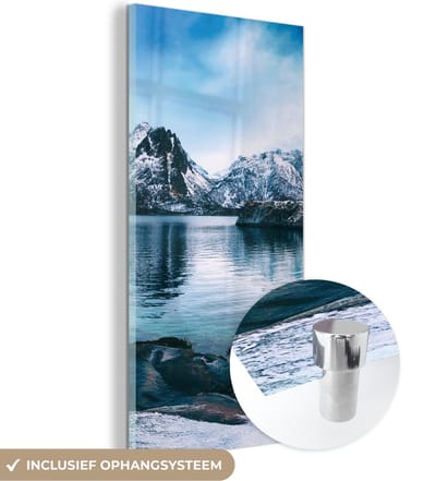 MuchoWow® Glasschilderij 20x40 cm - Schilderij acrylglas - Water - Bergen - Natuur - Foto op glas - Schilderijen