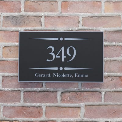 Naambordje voordeur - Huisnummerbord - Rechthoek stip streep - 30x18 - zwart/metallic grijs - blinde bevestiging