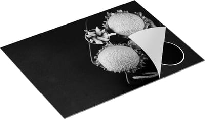 Chefcare Inductie Beschermer Hamburgers met Patat op een Zwarte Marmeren Plaat - Zwart Wit - 70x50 cm - Afdekplaat Inductie - Kookplaat Beschermer - Inductie Mat