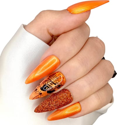 SD Press on Nails - No. 124 Pumpkin Spice - XL Stiletto - Oranje Skulls Halloween - Plaknagels - Gelnagels - Handgemaakte Nagels - 20 stuks - Cosplay - Accessoires - (gel)Nagellak - Nagelstudio - Nail Art - Nagels met lijm - XL Nageltips