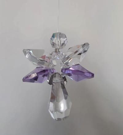 Geluksengel Lila Raamhanger, gemaakt met o.a. Swarovski Kristallen (32% volloodkristal) Suncatcher, Beschermengel, Engel, Engeltje, Kristal, Kerstengel, Kerst, Kerstdecoratie, Raamdecoratie, Cadeau, Hanger, Decoratie, Raamkristal, Kerst-pakket.