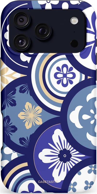 Casetastic hoesje geschikt voor Apple iPhone 17 Pro Max - MagSafe - Dubbellaagse bescherming - Blauwe bloemen Talavera Maiolica Patroon - Fashion Case - Donkerblauw Lavendel Wit Lichtgrijs