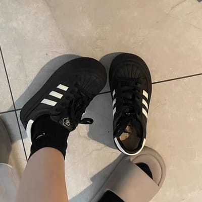 Chaussures de planche noires Shell Head pour femmes au début du printemps, nouvelles chaussures de planche mignonnes à semelles épaisses et de grande valeur pour les loisirs et le sport à grosse tête pour femmes 36 noir