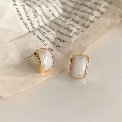 Nieuwe Koreaanse Lichte Luxe Witte Olie Druppelende Liefde Stud Oorbellen Voor Vrouwen Mode Elegante Metalen Sieraden Cadeaus