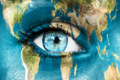 Luxe Wanddecoratie - Fotokunst 'The Eye Of The World' - Galerie kwaliteit Plexiglas 5mm. - Blind Aluminium Ophangsysteem - 120 x 80 - Akoestisch en UV Werend
