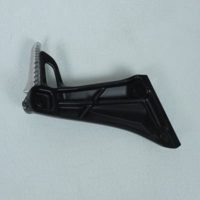 Platine de repose pied passager gauche origine pour Moto Suzuki 1340 GSX b-king 2008 à 2012 23H-L 298950 / 43700-23H00-000 Neuf