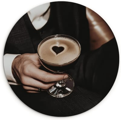 WallCircle® Wandcirkel 30x30 cm - Muurcirkel Hartje - Cocktail - Espresso Martini - Hand - Muurdecoratie woonkamer - Wanddecoratie keuken - Kamer decoratie accessoires - Ronde schilderijen