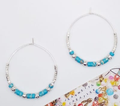 Jeannette-Creatief® - Natuursteen - Turquoise - Zilver - Oorringen - Oorhangers - Oorbellen - Turquoise Oorbellen - Zilverkleurige Oorringen - Verzilverde Vierkante Kraaltjes - Turquoise Disc Natuursteentjes - Zilveren Electroplated Lavakraaltjes