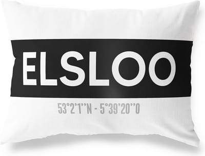 Tuinkussen ELSLOO - FRIESLAND met coördinaten - Buitenkussen - Bootkussen - Weerbestendig - Jouw Plaats - Studio216 - Modern - Zwart-Wit - 50x30cm