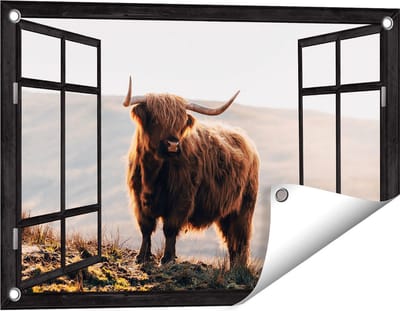 Gards Tuinposter Doorkijk Schotse Hooglander in de Heuvels van Schotland - 60x40 cm - Tuindoek - Tuindecoratie - Wanddecoratie buiten - Tuinschilderij