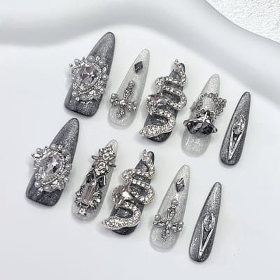 GimmeClawz Press On Nails - Fake nails - Handgemaakte Press-On Nagels - 24 Plakstickers, Zwart Zilver Lange Almond Nagels - Midnight Majesty - Maat XS