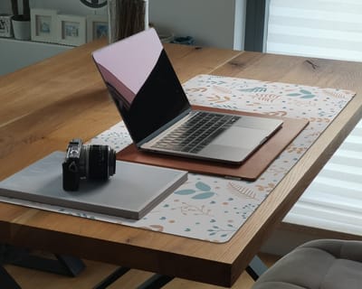 Coloray Bureau Onderlegger - Kleine bladeren Bureau Mat - 100 cm x 50 cm - Veelkleurig Bureau Onderlegger - Bureaumat - Onderlegger Bureau - Bureau Onderlegger Groot - Bureau Onderlegger XXL