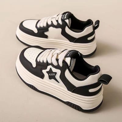 Kleine Witte Schoenen Dames Lente en Herfst Nieuwe Ins Trendy Dikke Zool Veelzijdige Leren Bovenkant Casual Boardschoenen 40 zwart