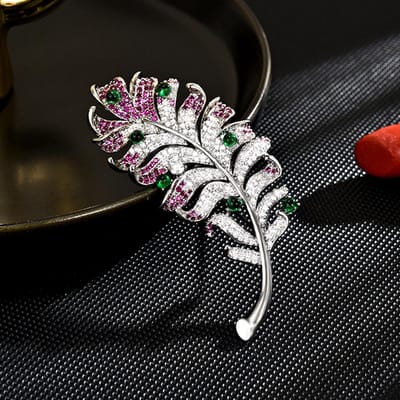 Dames Licht Luxe Design Elegante Ingezette Zirkoon Veer Broche Modieus En Veelzijdig Niche Design Broche white