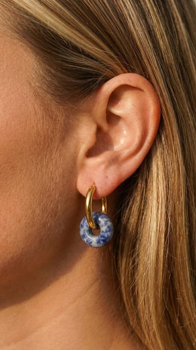 Lundholm luxe Oorbellen Dames met Steen Hanger Oorringen Natuursteen - Blauw - Premium Stainless Steel Jewellery Goud kleurig - Oorringen dames - in luxe Geschenkverpakking my Sally Serie - Scandinavisch Design