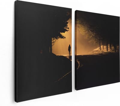 Artaza Canvas Schilderij Tweeluik Persoon Op Een Donkere Weg In Het Bos - 120x80 - Foto Op Canvas - Canvas Print