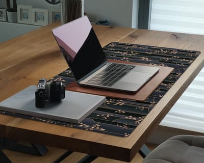 Coloray Bureau Onderlegger - Decoratieve planten Bureaumat - 100 cm x 50 cm - Zwart Bureau Onderlegger - Onderlegger Bureau - Bureau Onderlegger Groot - Bureau Onderlegger XXL - Computer Mat