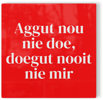 Tegeltje Breda Aggut nou nie doe, doegut nooit nie mir - rood wit - tegeltje stad - tegeltje met tekst