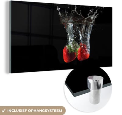 MuchoWow® Glasschilderij 120x60 cm - Schilderij acrylglas - Aardbeien - Fruit - Water - Zwart - Rood - Foto op glas - Schilderijen