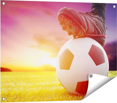 Gards Tuinposter Klassieke Voetbal Aftrap met Zonsondergang - 80x60 cm - Tuindoek - Tuindecoratie - Wanddecoratie buiten - Tuinschilderij