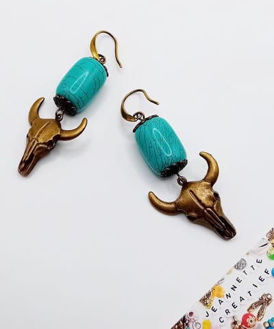Jeannette-Creatief® - Ibiza - Oorbellen Ibiza Cowskull Turkoois Brons Oorhaakjes - Oorbellen - Oorbellen Dames - Turquoise Oorbellen - Oorbellen Bohemian - Boho - Ibiza - Ibizalook - Bohemien - Oorhangers Brons - Handgemaakte Oorhangers