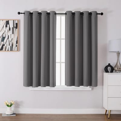 Dailygoods- Verduisteringsgordijnen Thermisch Geïsoleerd - Korte Gordijnen - Raambehandeling - 2 Panelen - H137 x B117 cm - Lichtgrijs - Raamdecoratie